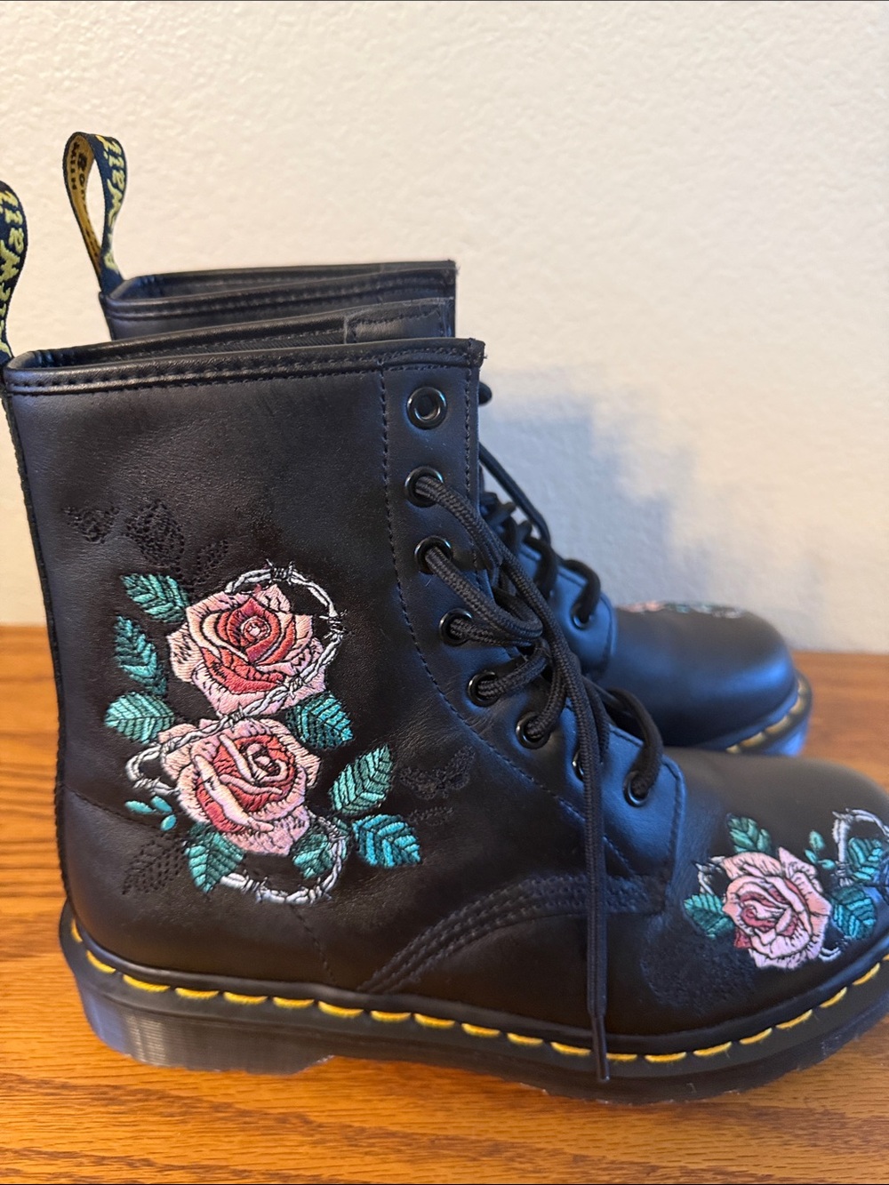 Dr. Martens 1460 Vonda Chain II Embroidered Floral boots - Picture 2 of 5